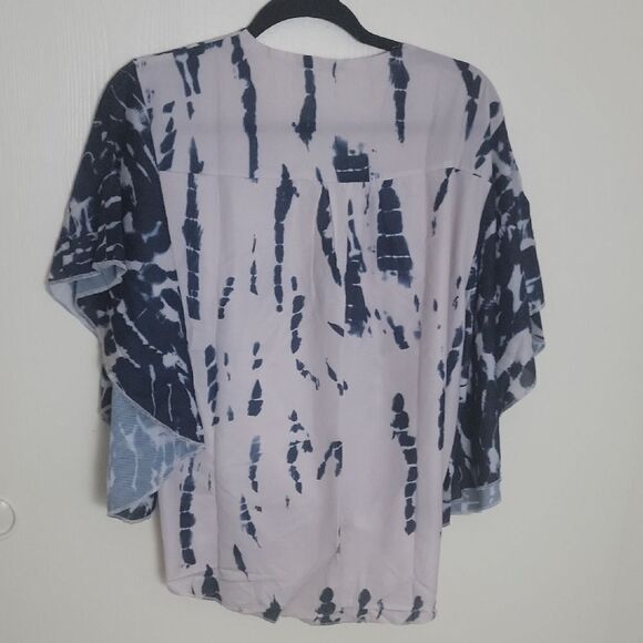 Chic Tie-Dye Button-Up Blouse - Picture 3 of 3